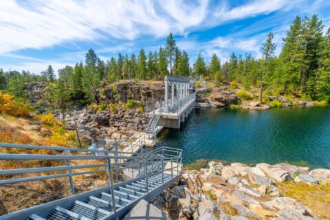 The,Closed,Dam,At,Falls,Park,Showing,The,Rocky,Riverbank