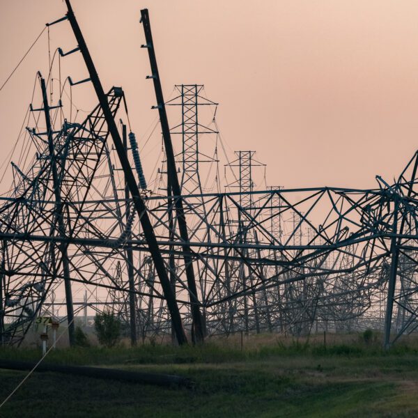 Storm takes out power lines near Houston, Texas 